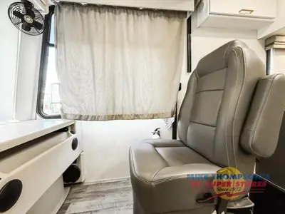 2026 Thor Motor Coach Hurricane photo 10