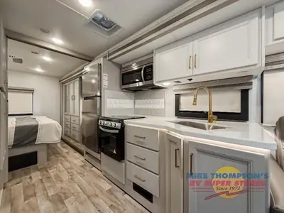 2026 Thor Motor Coach Hurricane photo 22