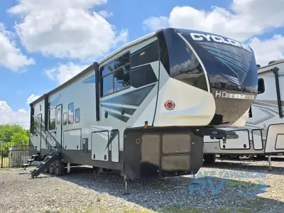 2022 Heartland Cyclone 4007 photo 3