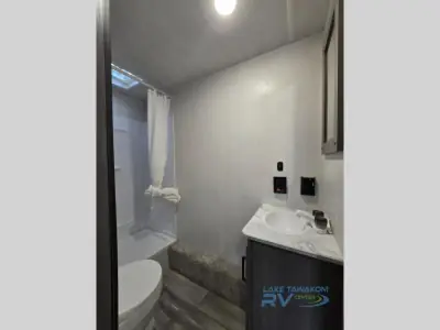 2024 Keystone Hideout Sport 269DB photo 17