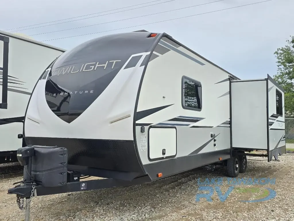 2022 Cruiser Twilight Signature TWS 2690 exterior