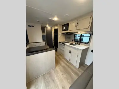 2026 Shasta Rvs i-5 Edition 526BH photo 9