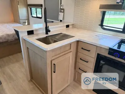 2027 Ember E-Series 22ETS photo 34