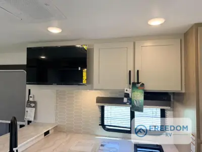 2027 Ember E-Series 22ETS photo 35