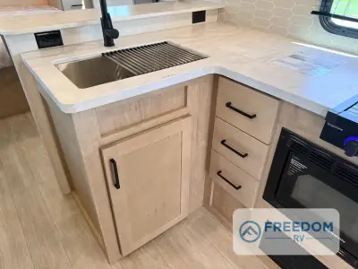 2027 Ember E-Series 22ETS photo 39