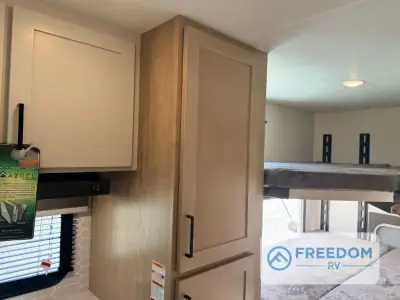 2027 Ember E-Series 22ETS photo 40