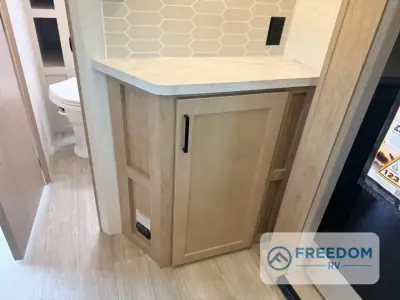 2027 Ember E-Series 22ETS photo 33