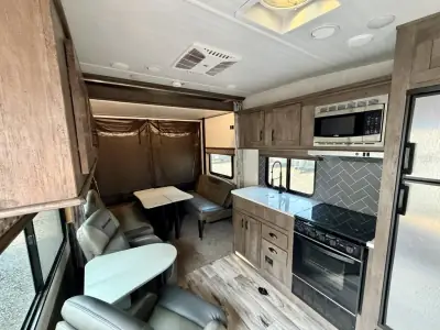 2021 Forest River SANDSTORM 245GSLC photo 6