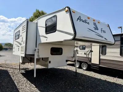 2005 Arctic Fox 990
