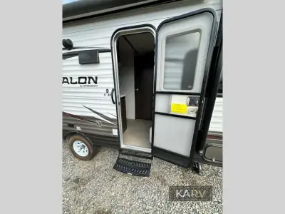 2019 Starcraft Avalon 17RD photo 10