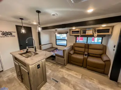 2025 Palomino Puma 32BHFS photo 11