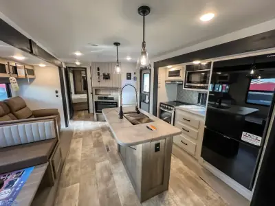 2025 Palomino Puma 32BHFS photo 37