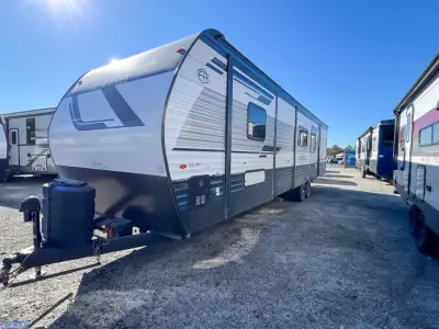 2025 Palomino Puma 32BHFS photo 6