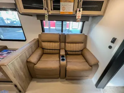 2025 Palomino Puma 32BHFS photo 16