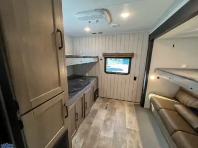 2025 Palomino Puma 32BHFS photo 32