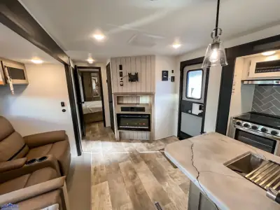2025 Palomino Puma 32BHFS photo 15