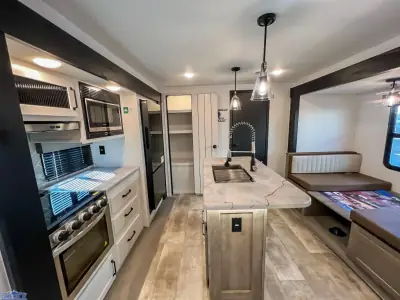 2025 Palomino Puma 32BHFS photo 13