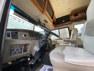 2004 Fleetwood Pace Arrow photo 6