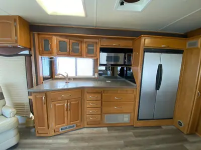 2004 Fleetwood Pace Arrow photo 19