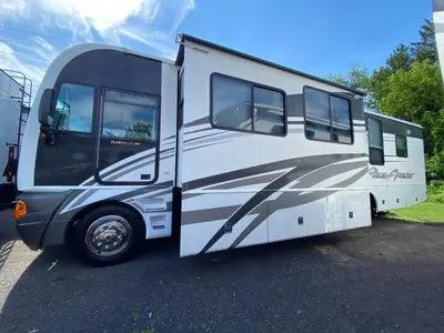 2004 Fleetwood Pace Arrow photo 7