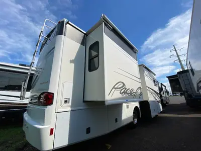 2004 Fleetwood Pace Arrow photo 10