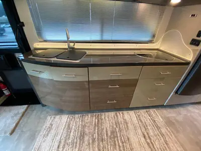2015 Itasca Navion photo 24