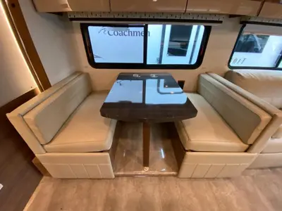 2015 Itasca Navion photo 38