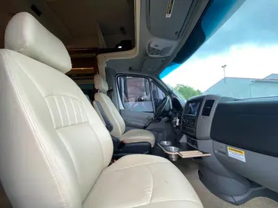 2015 Itasca Navion photo 11