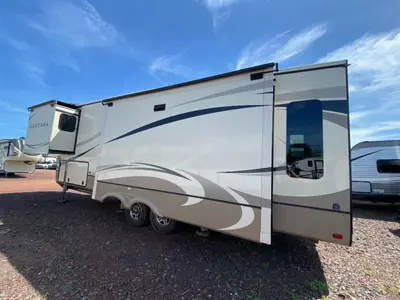 2018 Keystone Montana photo 6