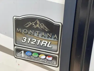 2018 Keystone Montana photo 12