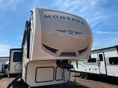 2018 Keystone Montana photo 2