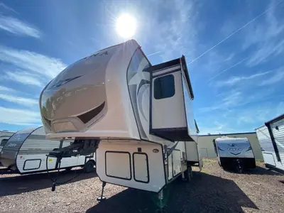 2018 Keystone Montana photo 4