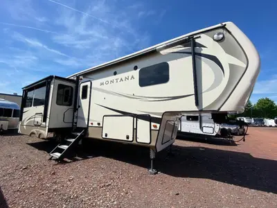 2018 Keystone Montana photo 11