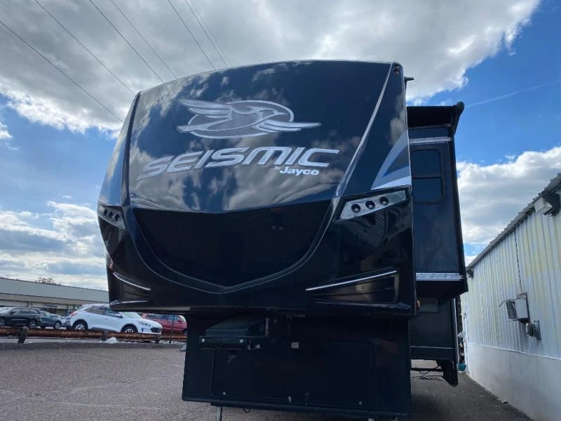 2019 Jayco Seismic exterior