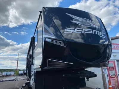 2019 Jayco Seismic photo 3
