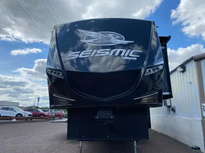 2019 Jayco Seismic photo 2