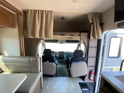 2020 Winnebago Porto photo 39