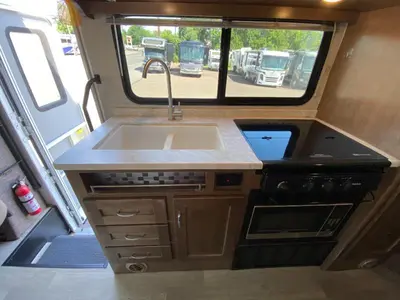 2020 Winnebago Porto photo 19