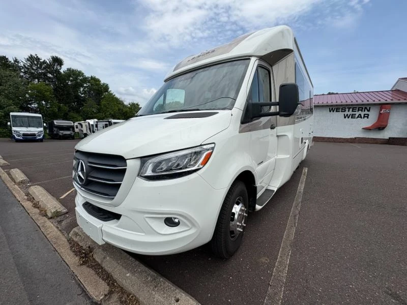 2021 Leisure Travel Unity exterior