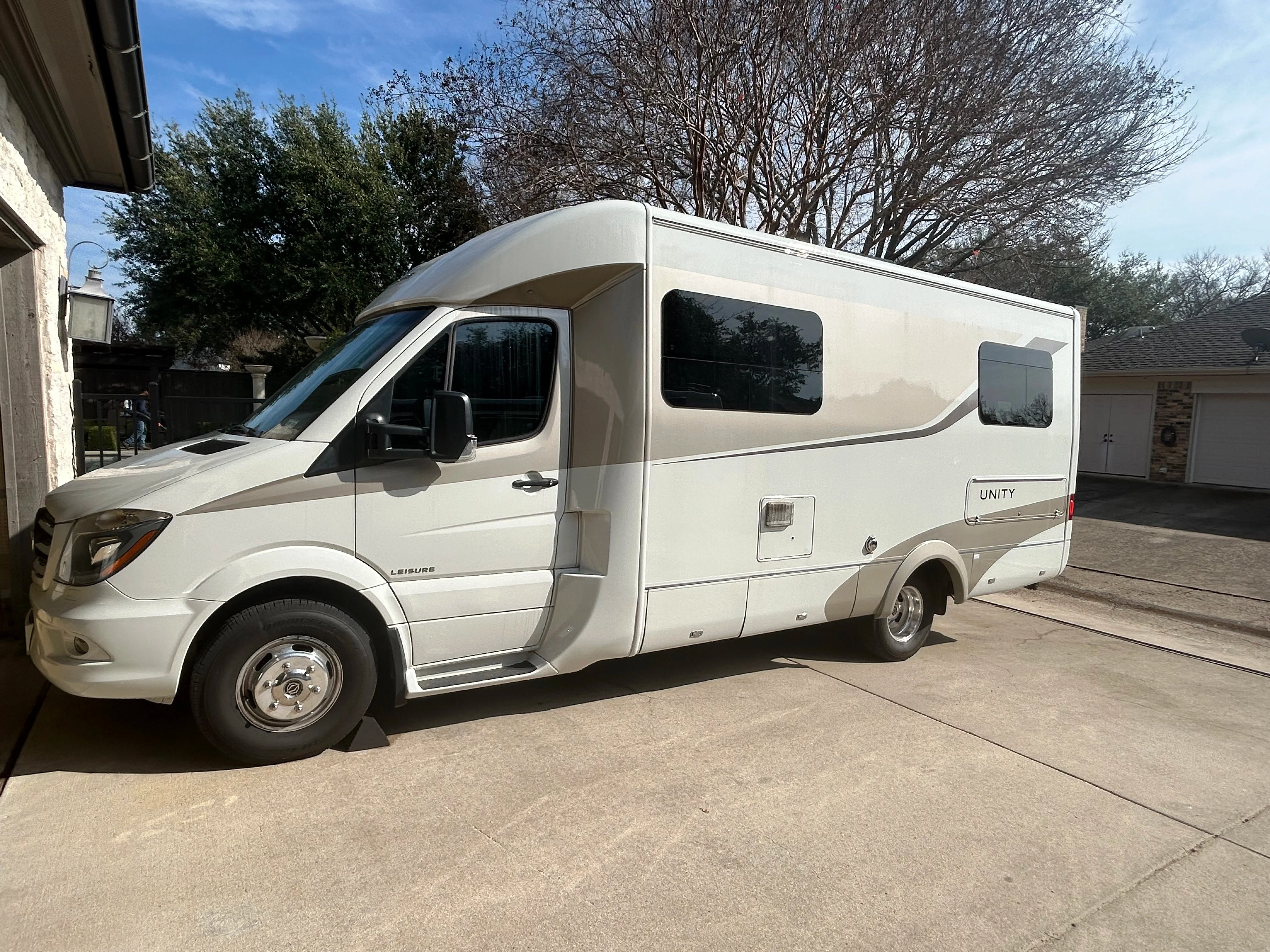 2016 LEISURE TRAVEL UNITY exterior