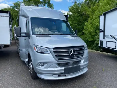 2023 Airstream Atlas photo 3
