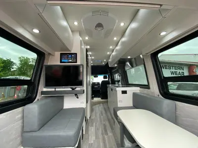 2023 Pleasure Way Plateau photo 10