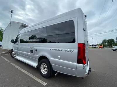 2023 Pleasure Way Plateau photo 6