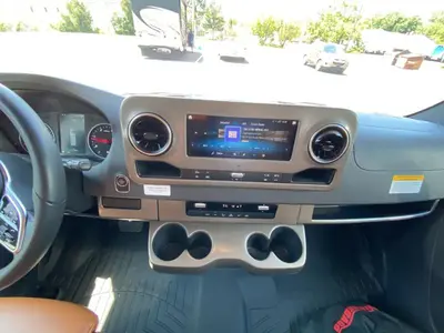 2025 Winnebago Navion photo 42