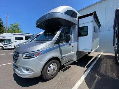 2025 Winnebago Navion photo 5