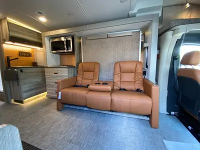 2025 Winnebago Navion photo 13