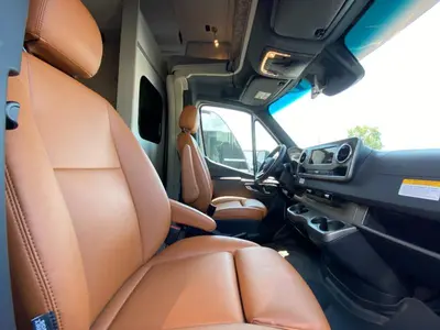 2025 Winnebago Navion photo 45