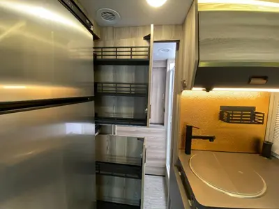 2025 Winnebago Navion photo 26