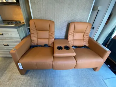 2025 Winnebago Navion photo 40