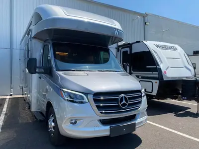 2025 Winnebago Navion photo 4